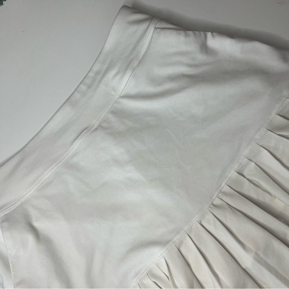 Under amour athletic white tennis/ golf skirt size small